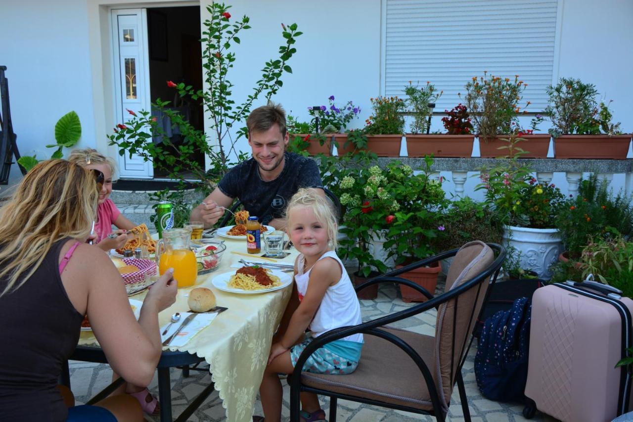 Guest House Vera Ulcinj Buitenkant foto
