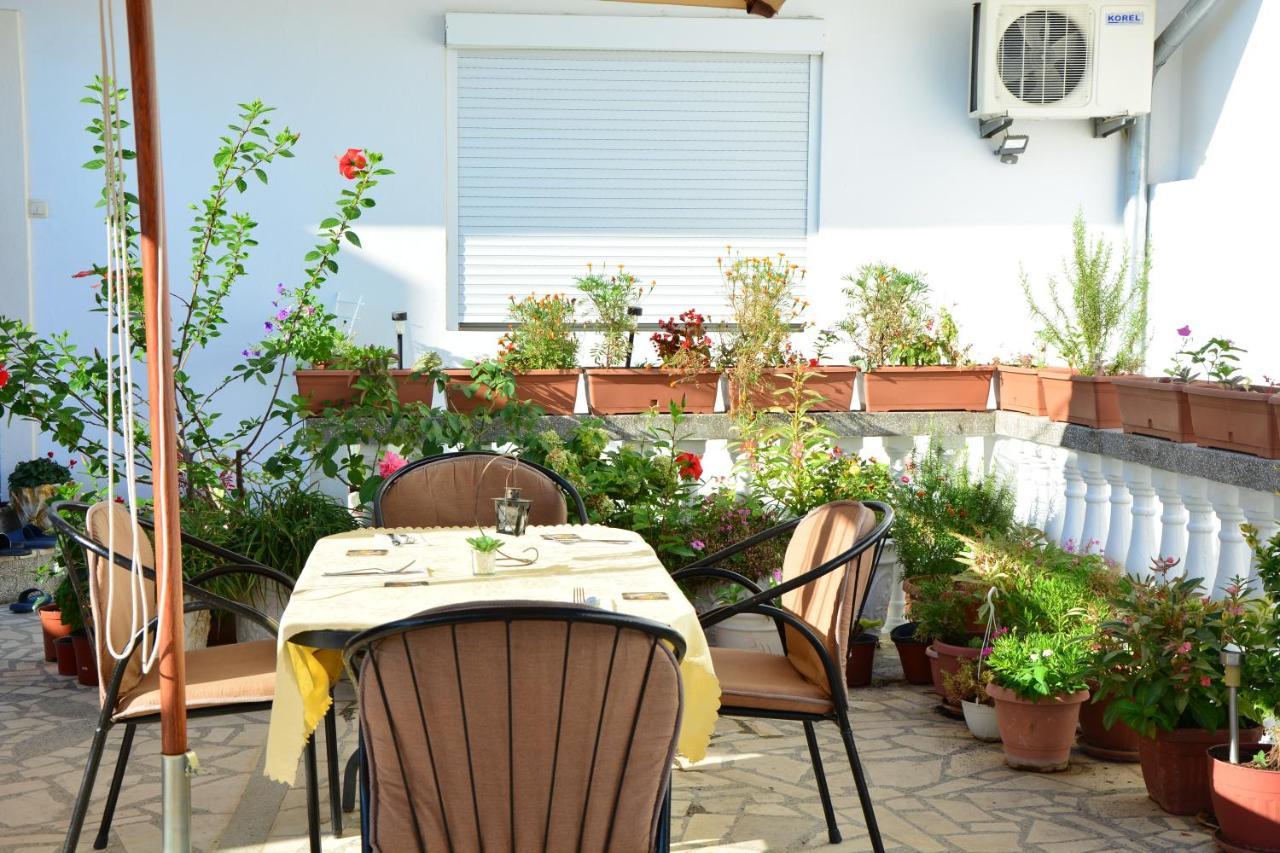 Guest House Vera Ulcinj Buitenkant foto