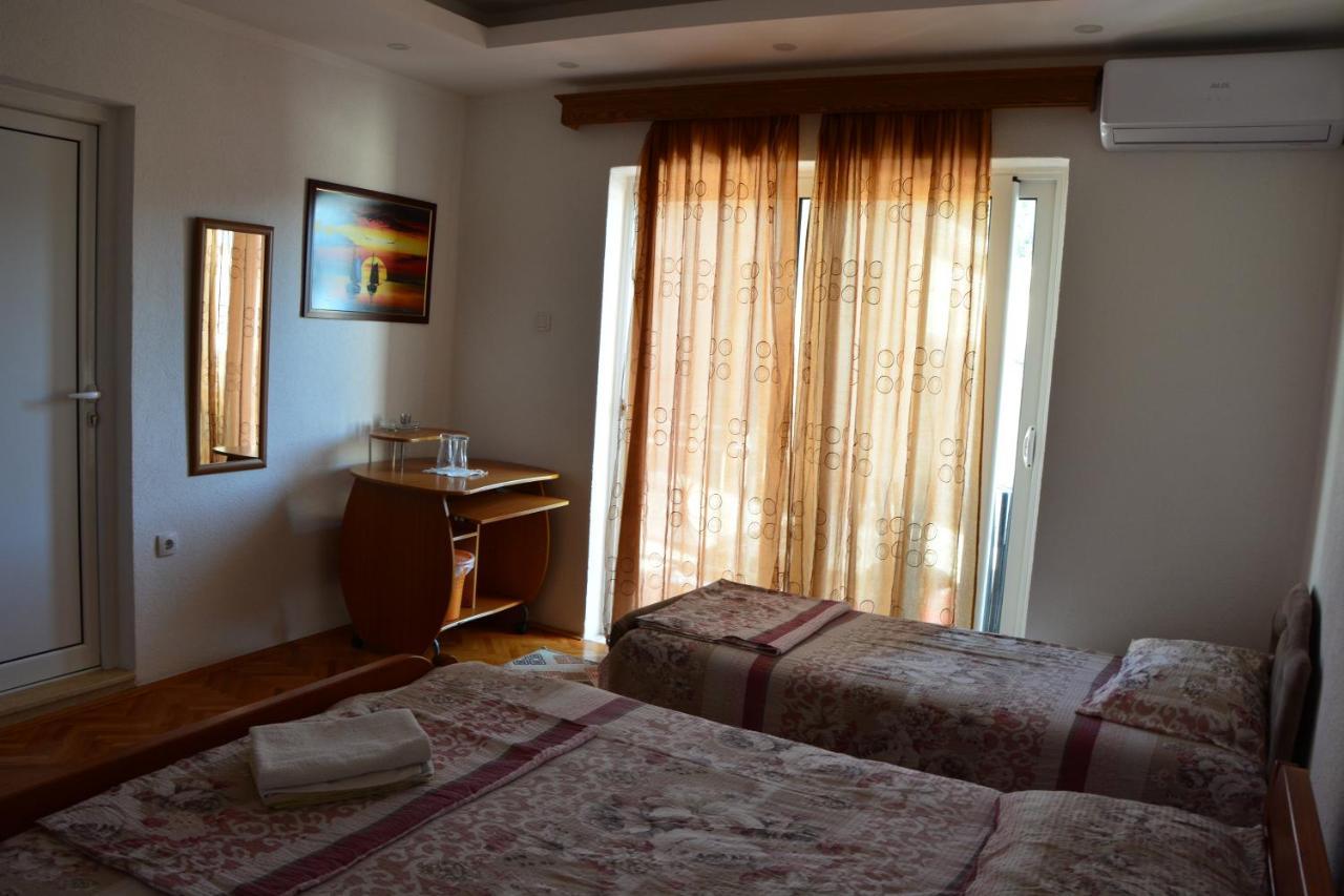 Guest House Vera Ulcinj Buitenkant foto