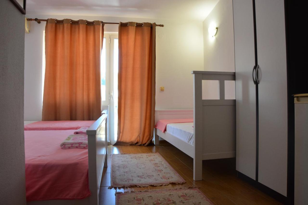 Guest House Vera Ulcinj Buitenkant foto