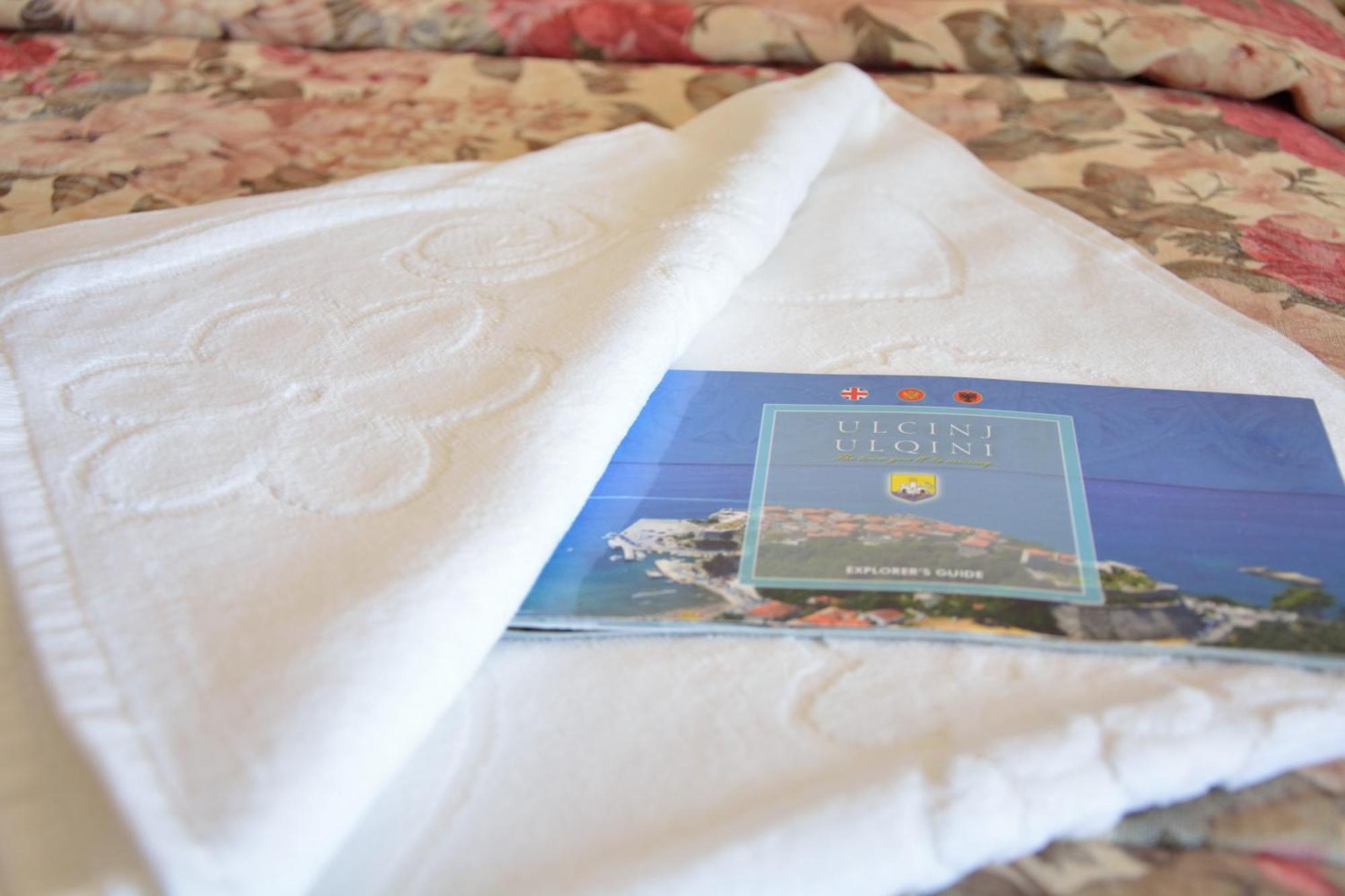 Guest House Vera Ulcinj Buitenkant foto